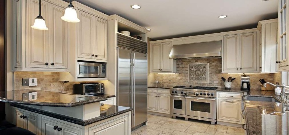 An upgraded kitchen after homeowners found some of the best wholesale granite Phoenix has to offer!